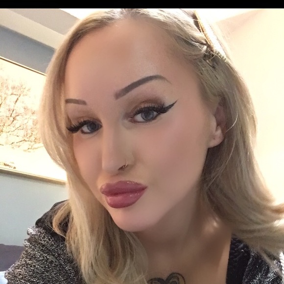 Meet your Posher, Katharine - Picture 1 of 1